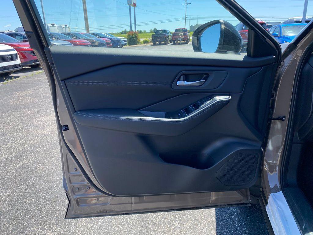 new 2025 Nissan Rogue car, priced at $33,273