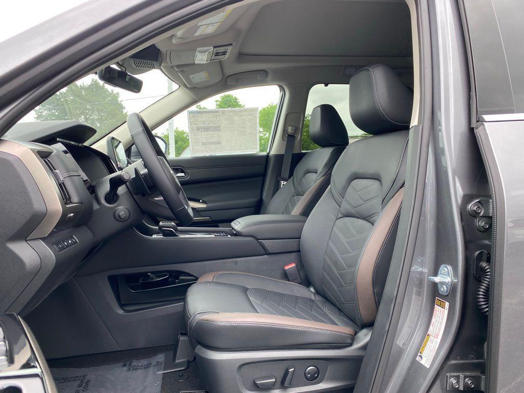 new 2025 Nissan Pathfinder car, priced at $49,550
