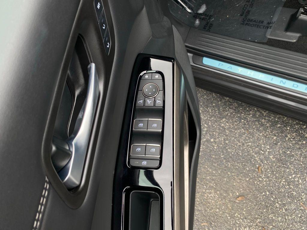 new 2025 Nissan Pathfinder car, priced at $49,550