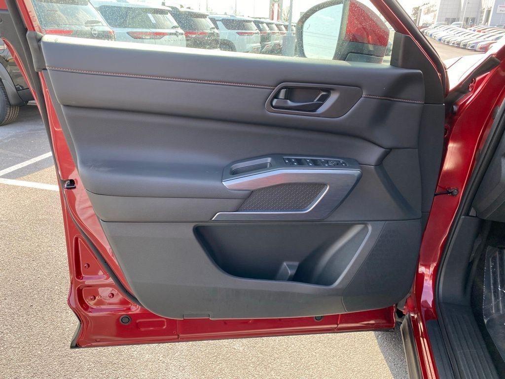 new 2025 Nissan Pathfinder car, priced at $42,805