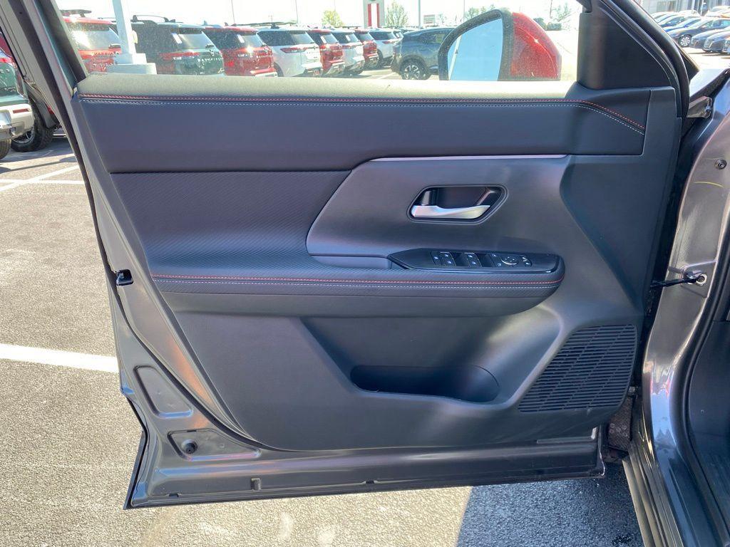 new 2025 Nissan Kicks car, priced at $27,956