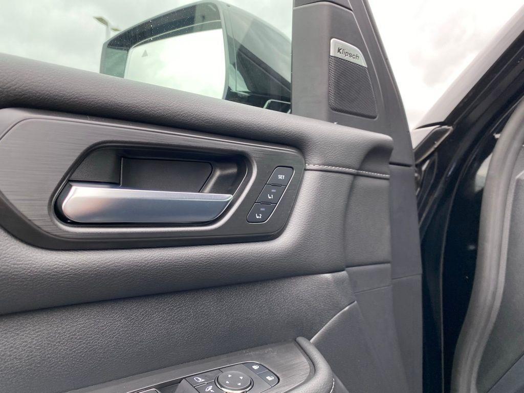 new 2025 Nissan Armada car, priced at $65,981