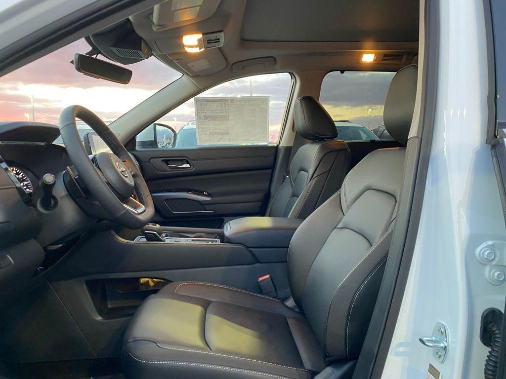 new 2025 Nissan Pathfinder car, priced at $43,567