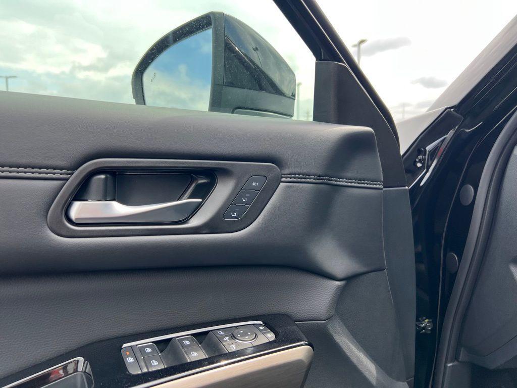 new 2025 Nissan Pathfinder car, priced at $46,636