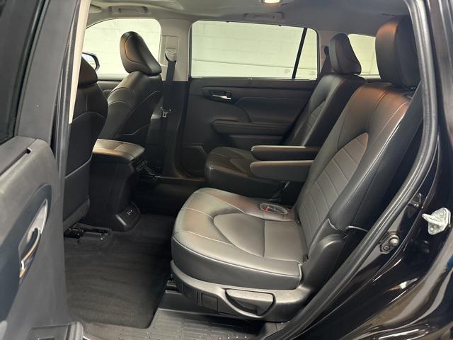 used 2022 Toyota Highlander car, priced at $34,995