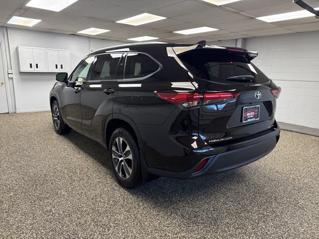 used 2022 Toyota Highlander car, priced at $34,995