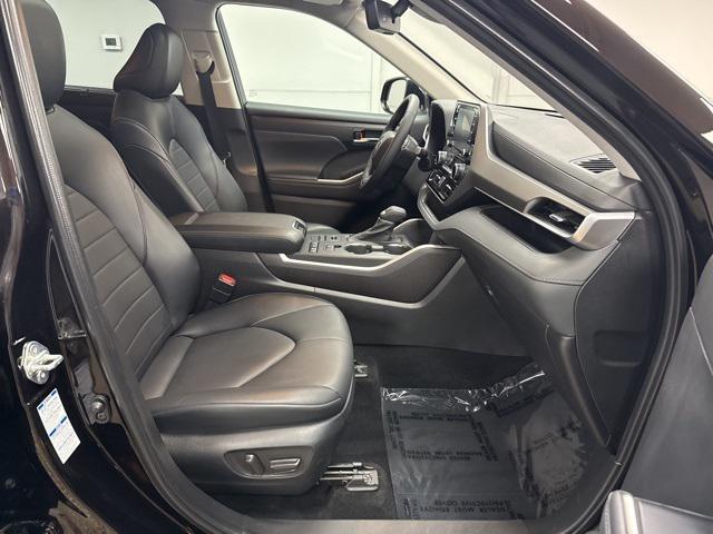 used 2022 Toyota Highlander car, priced at $34,995