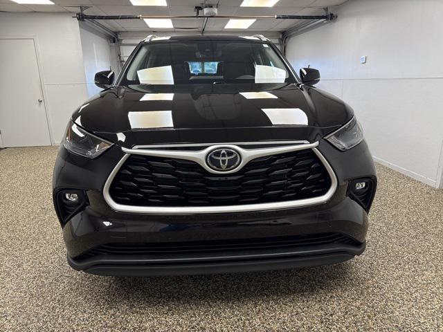 used 2022 Toyota Highlander car, priced at $34,995