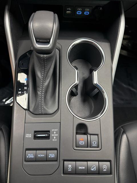 used 2022 Toyota Highlander car, priced at $34,995