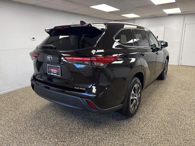 used 2022 Toyota Highlander car, priced at $34,995