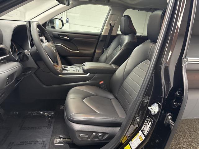 used 2022 Toyota Highlander car, priced at $34,995