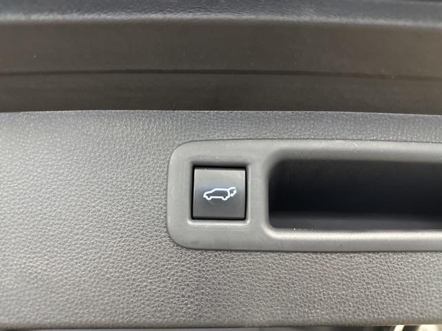 used 2022 Toyota Highlander car, priced at $34,995