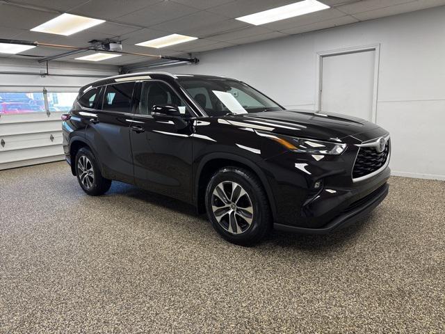 used 2022 Toyota Highlander car, priced at $34,995