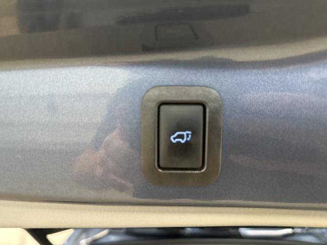 used 2018 Toyota Highlander car, priced at $25,995