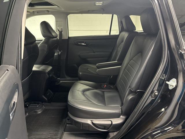 used 2022 Toyota Highlander car, priced at $37,995