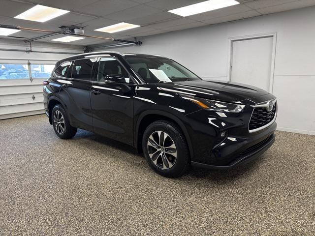 used 2022 Toyota Highlander car, priced at $37,995