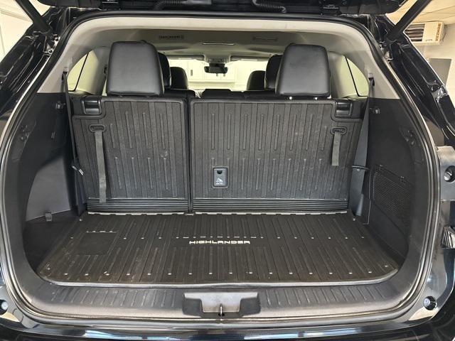 used 2022 Toyota Highlander car, priced at $37,995