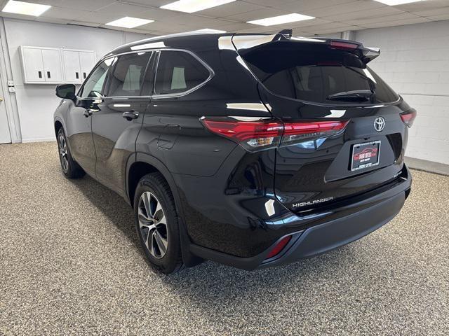 used 2022 Toyota Highlander car, priced at $37,995
