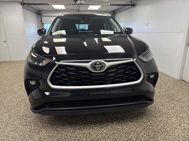 used 2022 Toyota Highlander car, priced at $37,995