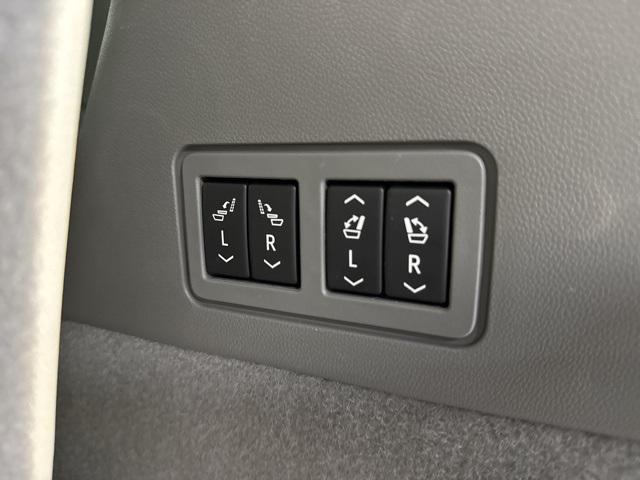 used 2023 Cadillac XT6 car, priced at $40,995