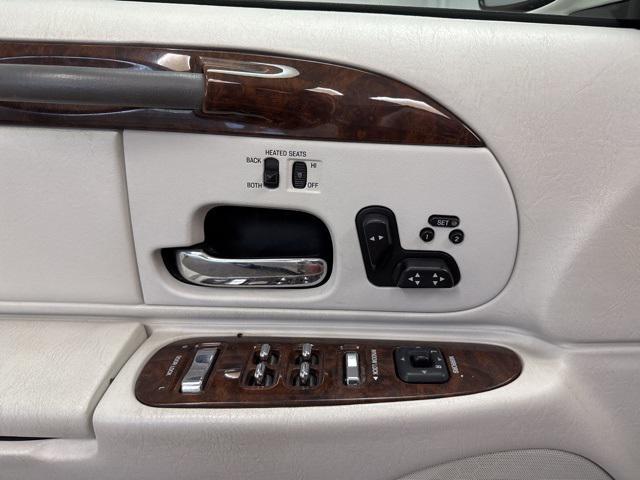 used 2002 Lincoln Town Car car, priced at $11,995