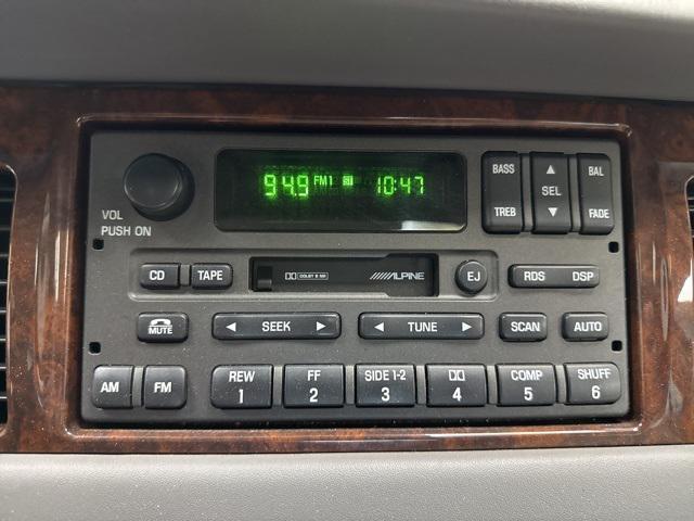 used 2002 Lincoln Town Car car, priced at $11,995