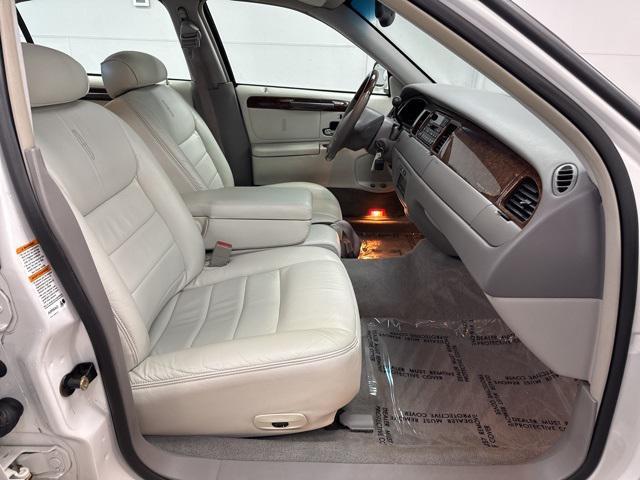 used 2002 Lincoln Town Car car, priced at $11,995
