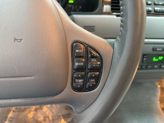 used 2002 Lincoln Town Car car, priced at $11,995