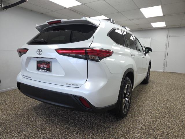used 2022 Toyota Highlander car, priced at $37,995
