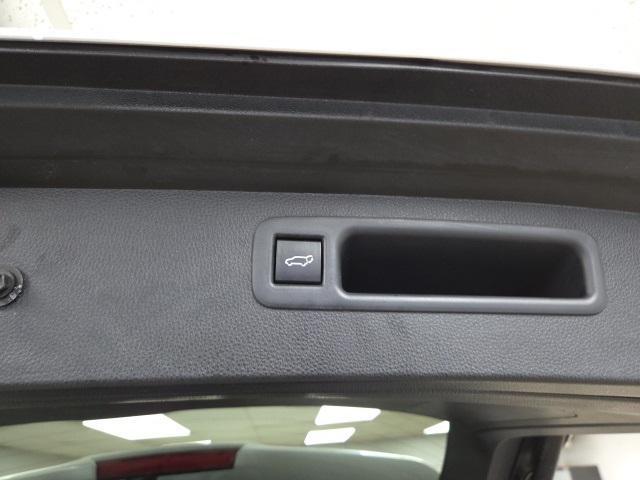 used 2022 Toyota Highlander car, priced at $37,995