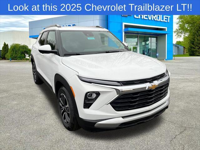 new 2025 Chevrolet TrailBlazer car, priced at $27,289