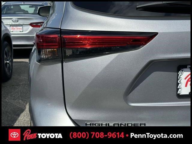 used 2021 Toyota Highlander car, priced at $30,261