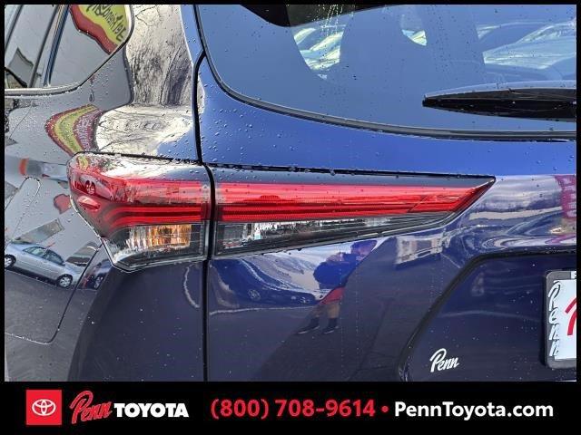 used 2022 Toyota Highlander car, priced at $38,888