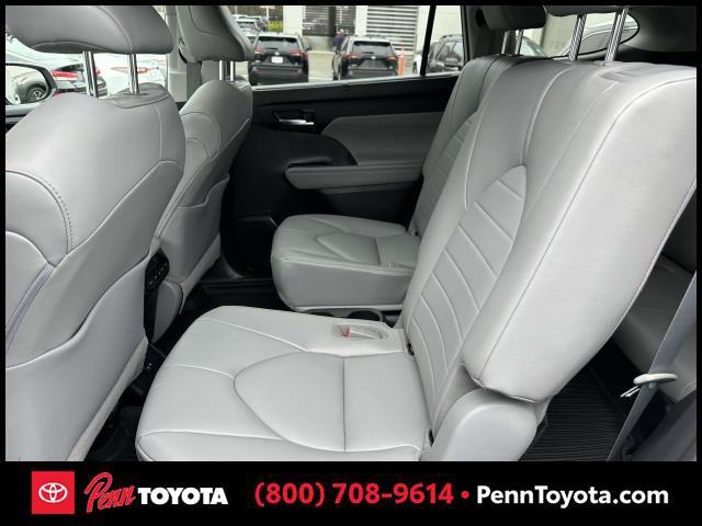 used 2021 Toyota Highlander car, priced at $33,488