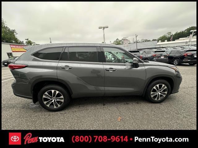 used 2022 Toyota Highlander car, priced at $36,789