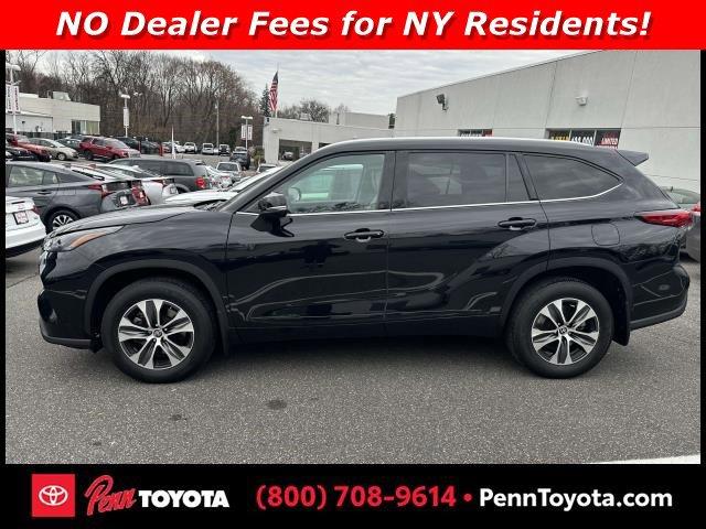 used 2022 Toyota Highlander car, priced at $34,995