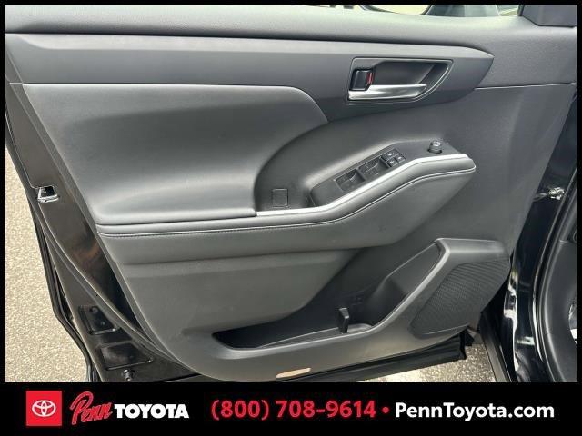 used 2022 Toyota Highlander car, priced at $37,988