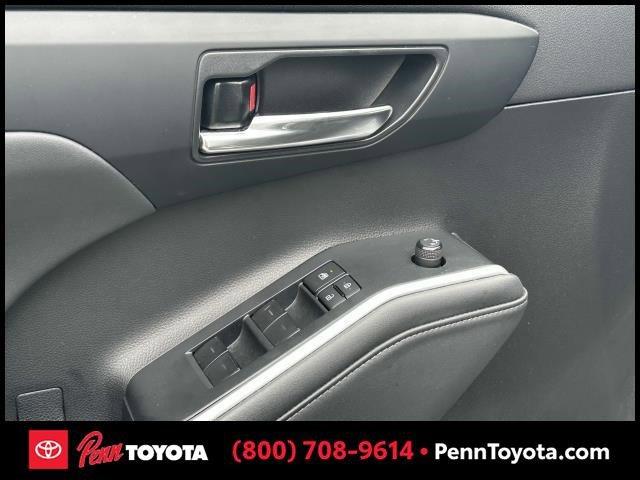 used 2022 Toyota Highlander car, priced at $37,988
