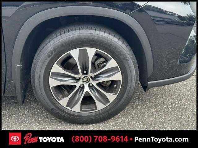 used 2022 Toyota Highlander car, priced at $37,988