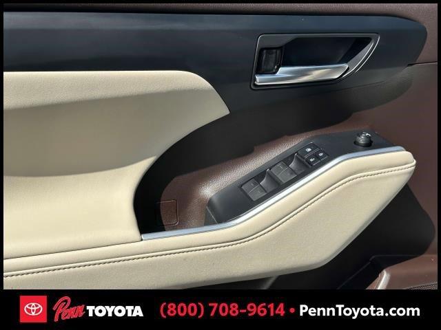 used 2022 Toyota Highlander car, priced at $35,503