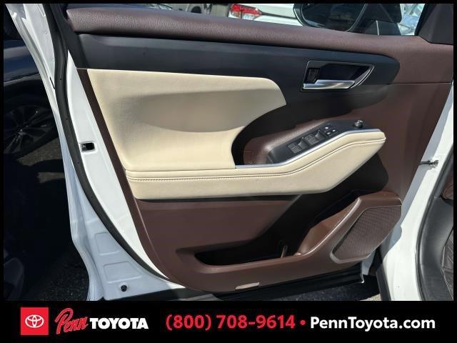 used 2022 Toyota Highlander car, priced at $35,503
