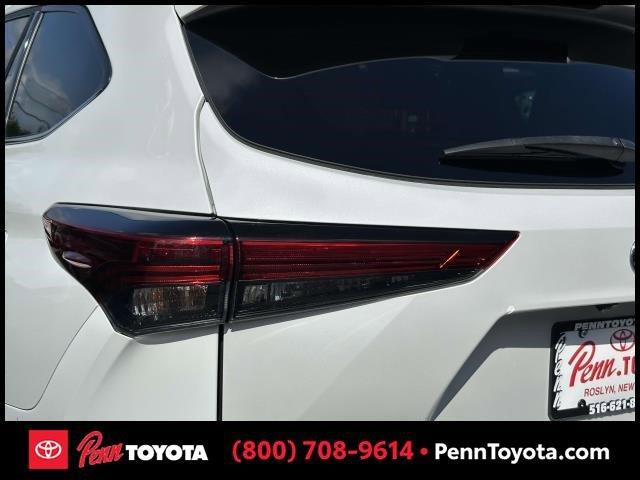 used 2022 Toyota Highlander car, priced at $35,503