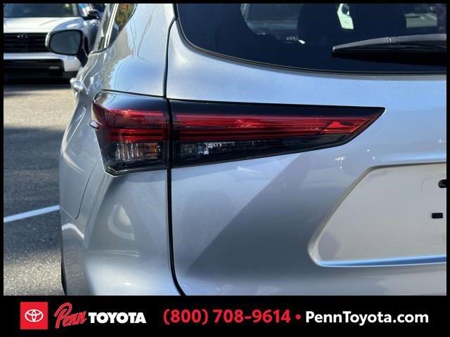 used 2021 Toyota Highlander car, priced at $34,995