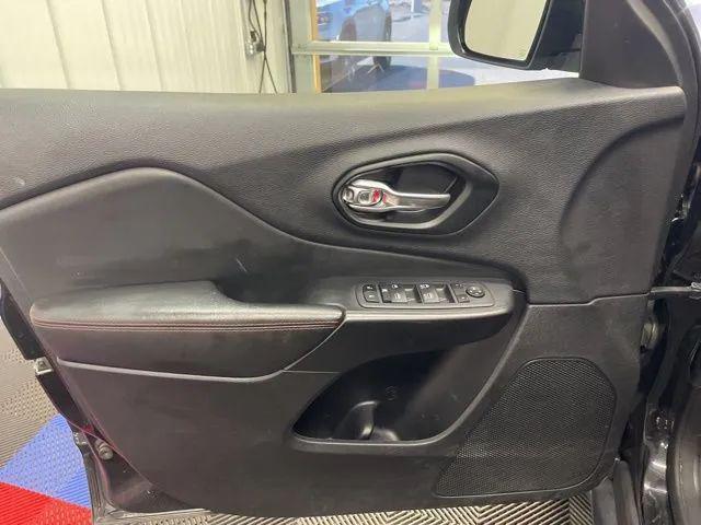 used 2022 Jeep Cherokee car, priced at $25,995