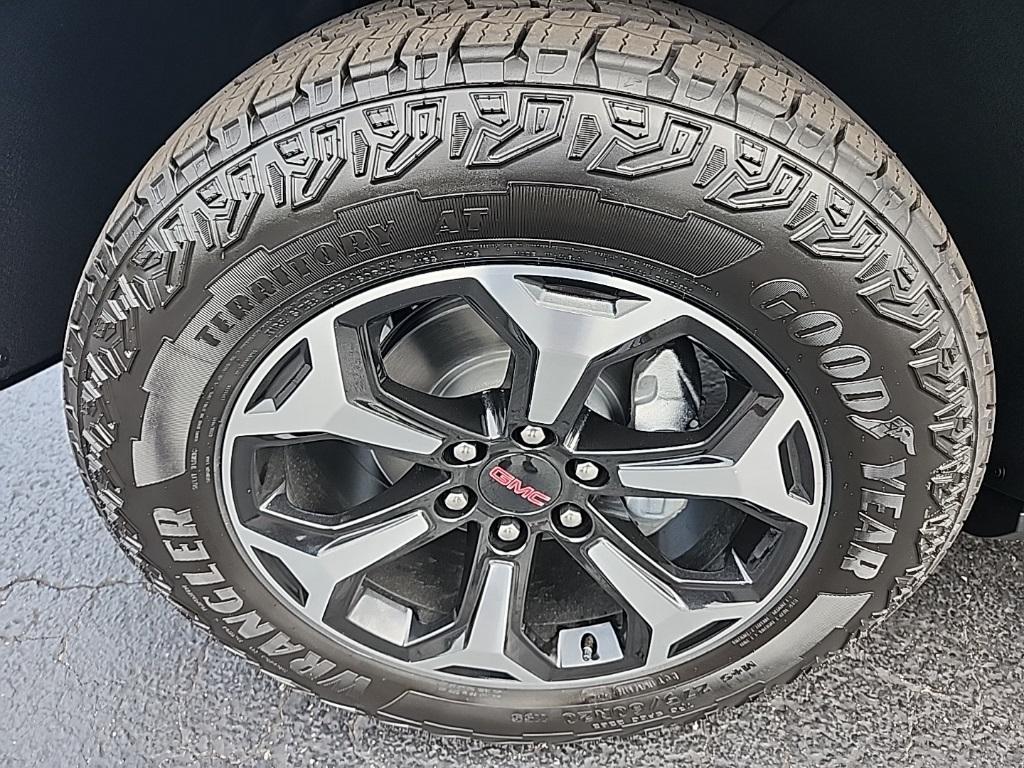 new 2025 GMC Yukon car, priced at $90,985