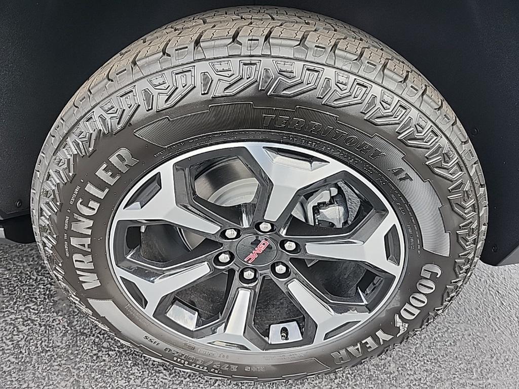 new 2025 GMC Yukon car, priced at $90,985