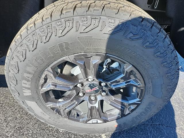 new 2025 GMC Canyon car, priced at $46,322