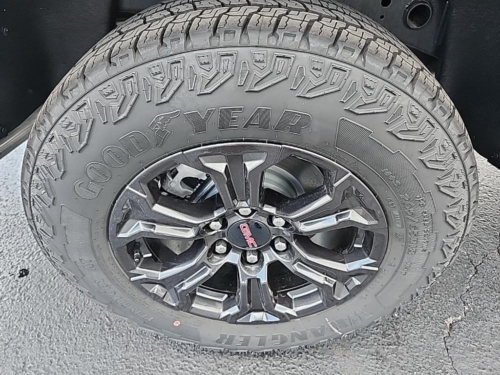 new 2025 GMC Canyon car, priced at $45,295