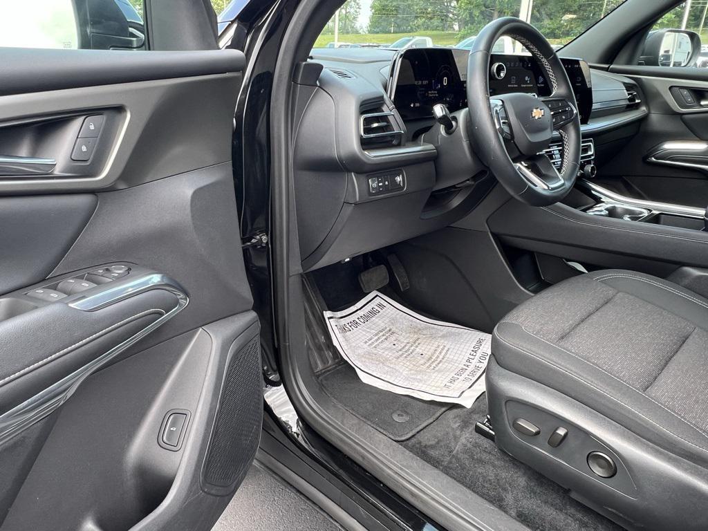 used 2025 Chevrolet Traverse car, priced at $40,476