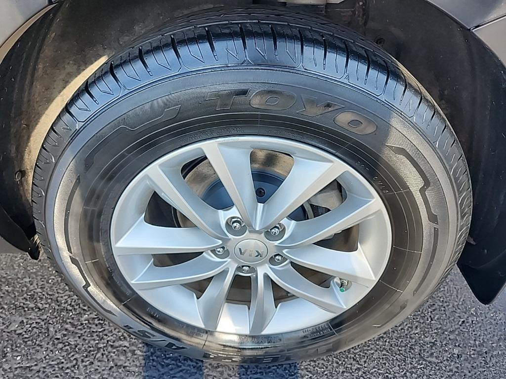 used 2017 Kia Sorento car, priced at $14,101